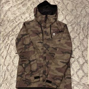 686 - Small - Camouflage Snowboarding Jacket